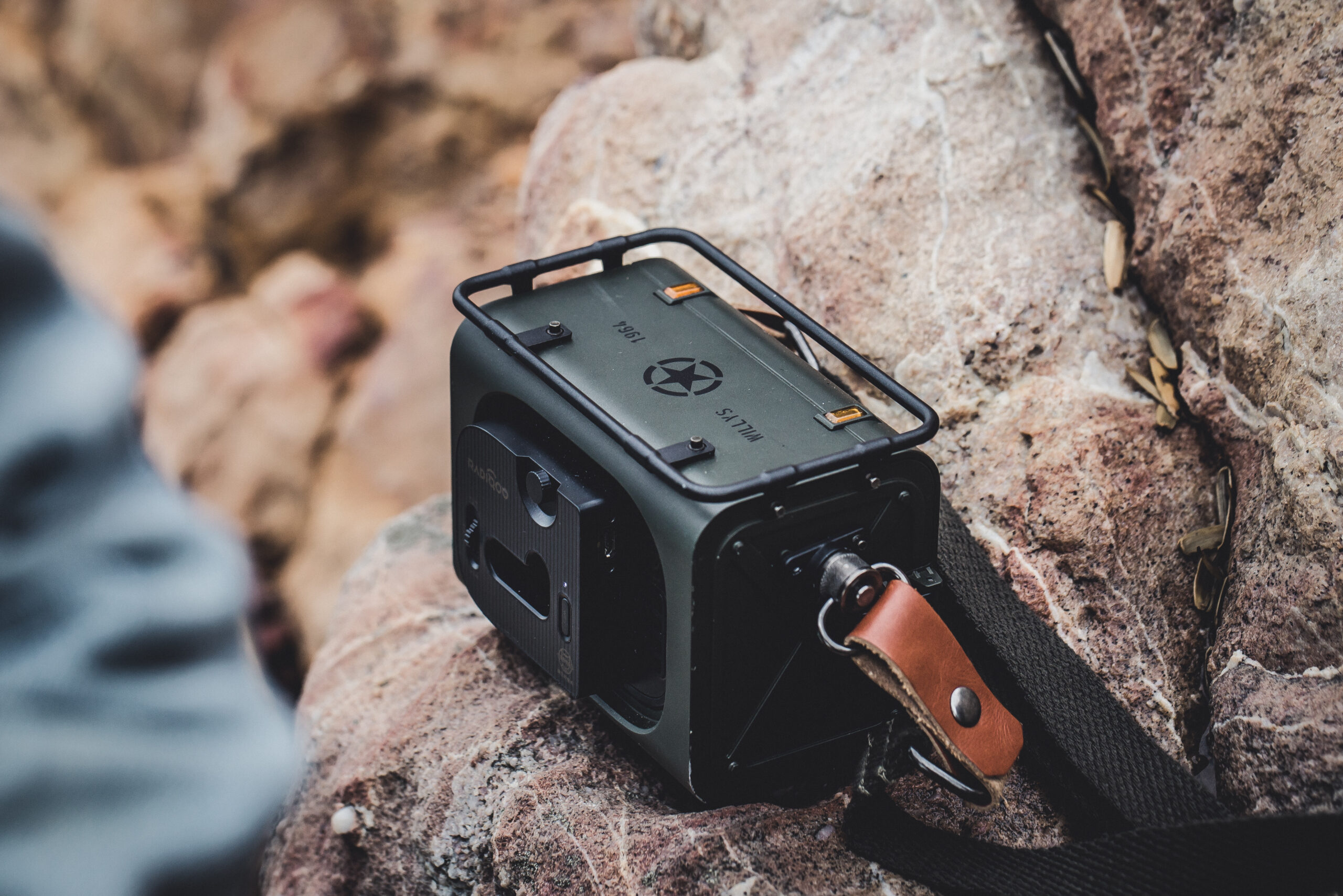 𝗠𝗨𝗭𝗘𝗡 𝗪𝗜𝗟𝗗 𝗝𝗘𝗘𝗣 Portable FM Radio Speaker